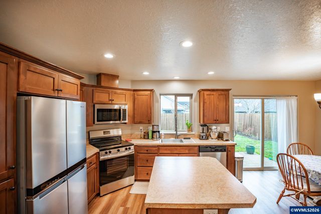 361 W Jadon Dr, Lebanon, OR 97355