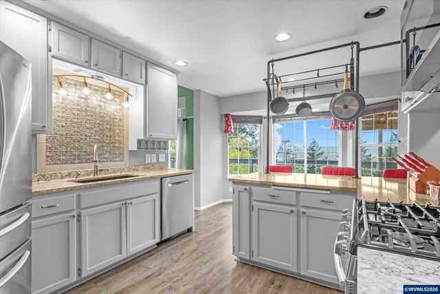 1290 Linnwood Dr NE, Albany, OR 97322