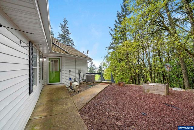 1290 Linnwood Dr NE, Albany, OR 97322