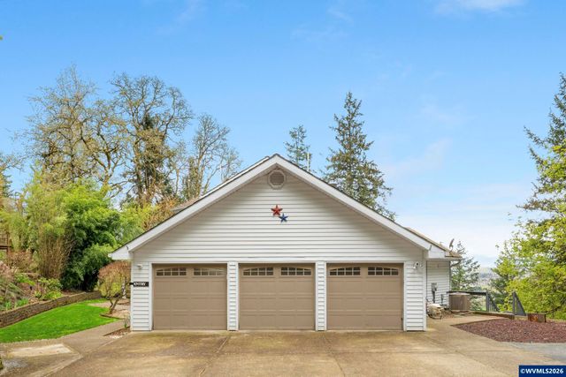 1290 Linnwood Dr NE, Albany, OR 97322