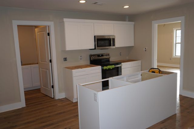 1061 Mark Cir, Jonesboro, AR 72404