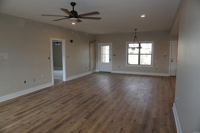 1061 Mark Cir, Jonesboro, AR 72404