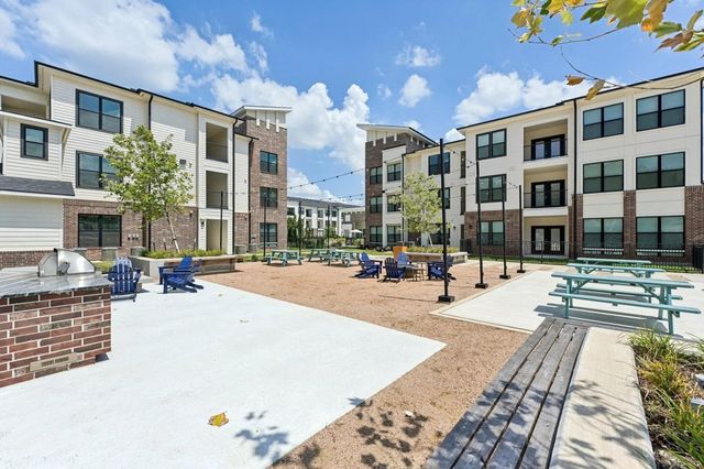1800 Central Pine Street 5303, Montgomery, TX 77316