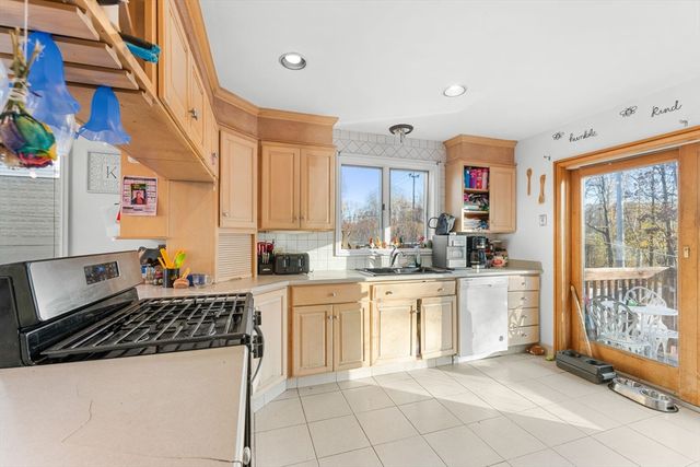 25 Auburn St, Saugus, MA 01906