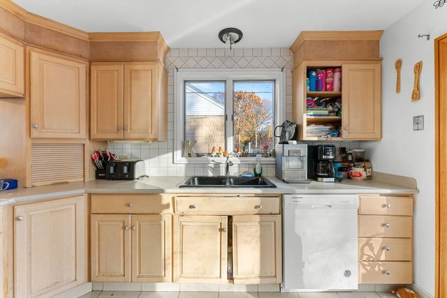 25 Auburn St, Saugus, MA 01906