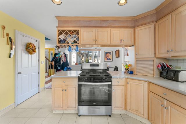 25 Auburn St, Saugus, MA 01906