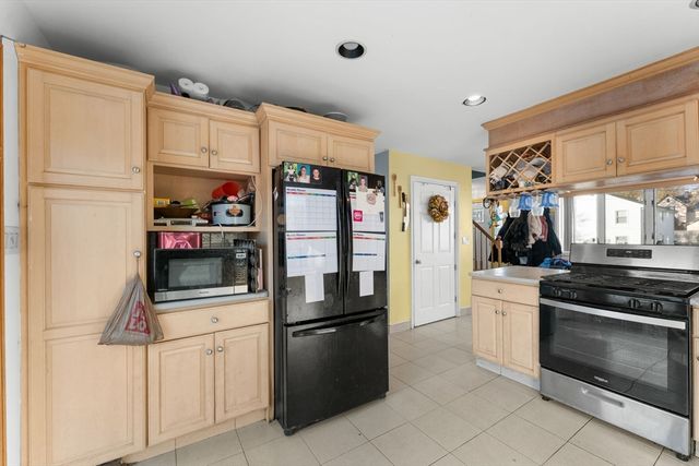 25 Auburn St, Saugus, MA 01906