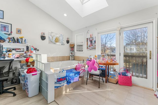 25 Auburn St, Saugus, MA 01906