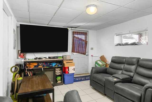 25 Auburn St, Saugus, MA 01906