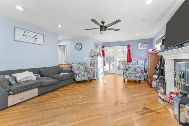 25 Auburn St, Saugus, MA 01906