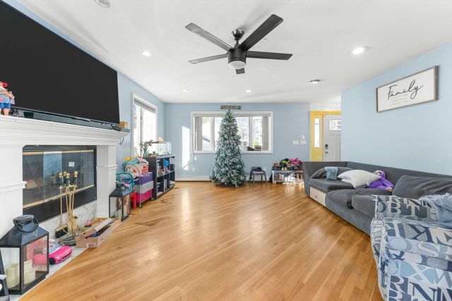 25 Auburn St, Saugus, MA 01906