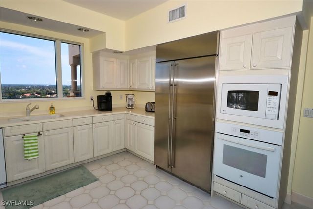 8990 Bay Colony DR 1203, Naples, FL 34108