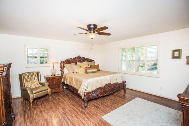 1208 Dallas Street, Plainview, TX 79072