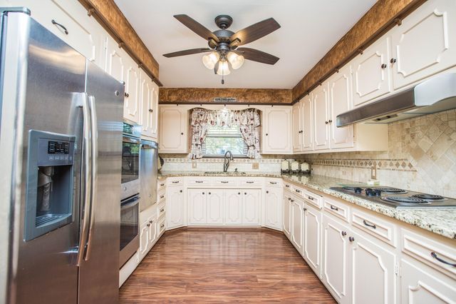 1208 Dallas Street, Plainview, TX 79072