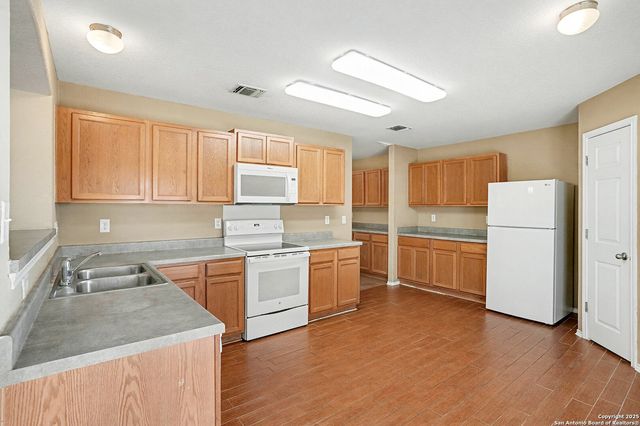 9302 Longmire, San Antonio, TX 78245