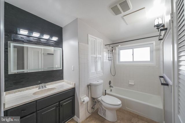 2303 PINNEBERG AVE, Rockville, MD 20851