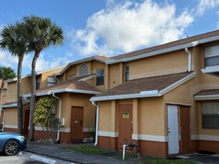 2511 NW 56th Avenue 11-25, Lauderhill, FL 33313