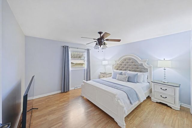 3869 Kingsway Drive, Crown Point, IN 46307