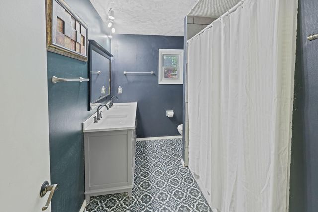 3869 Kingsway Drive, Crown Point, IN 46307