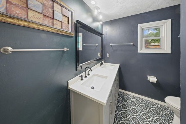 3869 Kingsway Drive, Crown Point, IN 46307