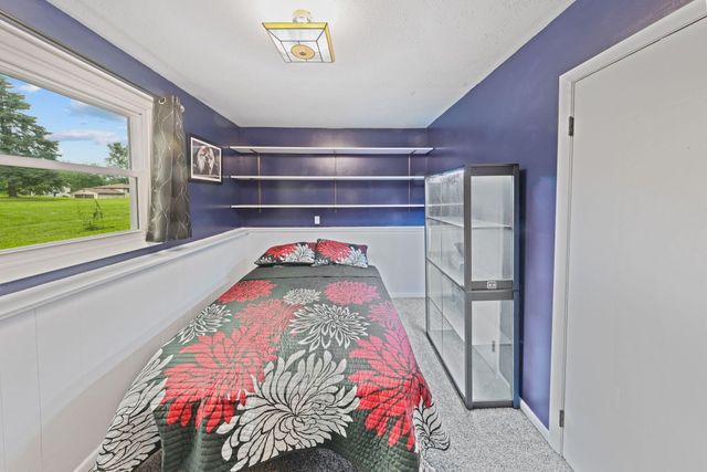3869 Kingsway Drive, Crown Point, IN 46307