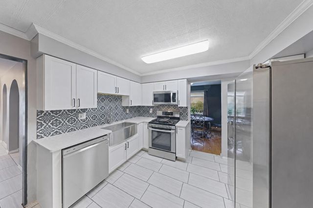 3869 Kingsway Drive, Crown Point, IN 46307