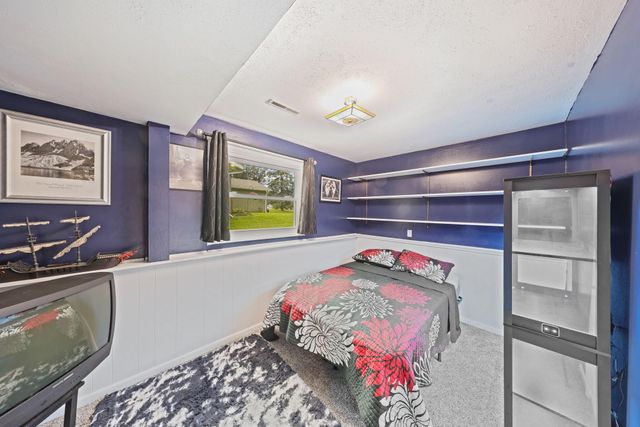 3869 Kingsway Drive, Crown Point, IN 46307