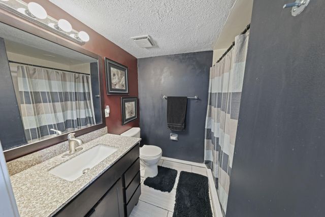 3869 Kingsway Drive, Crown Point, IN 46307