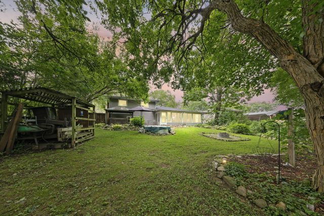 3869 Kingsway Drive, Crown Point, IN 46307