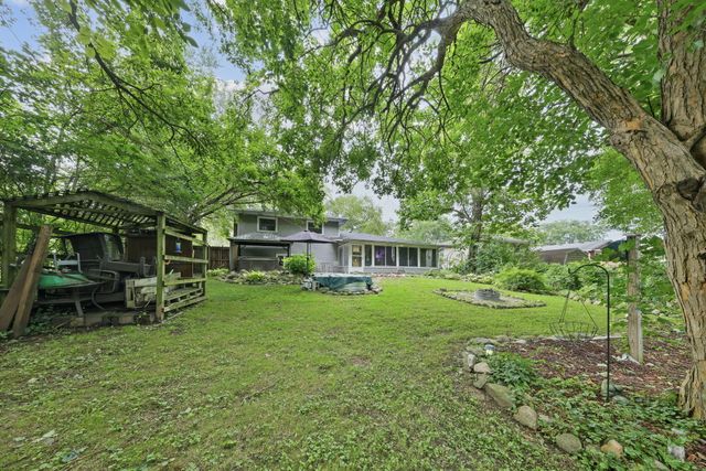 3869 Kingsway Drive, Crown Point, IN 46307