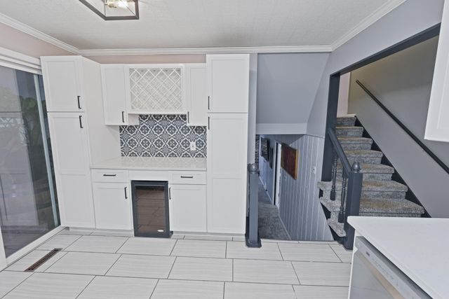 3869 Kingsway Drive, Crown Point, IN 46307
