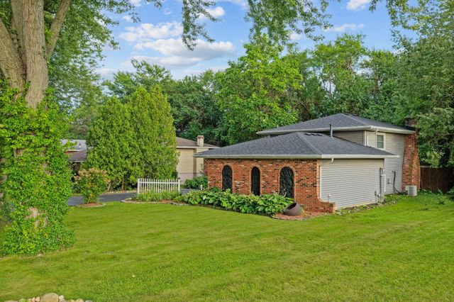3869 Kingsway Drive, Crown Point, IN 46307
