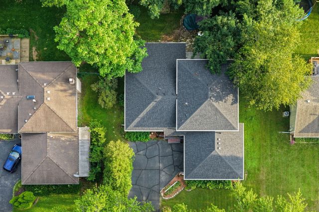 3869 Kingsway Drive, Crown Point, IN 46307