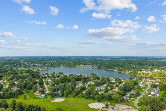 3869 Kingsway Drive, Crown Point, IN 46307