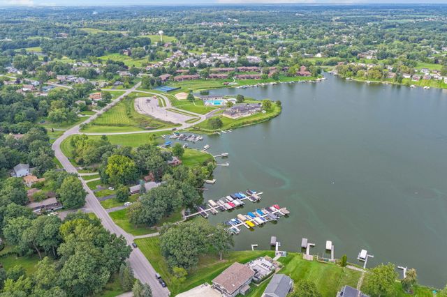 3869 Kingsway Drive, Crown Point, IN 46307