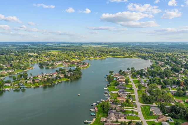 3869 Kingsway Drive, Crown Point, IN 46307