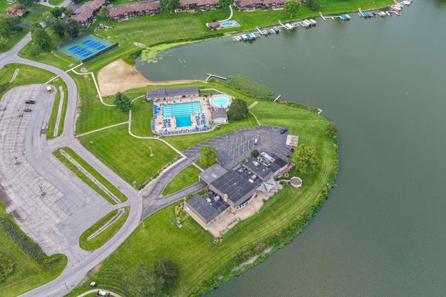 3869 Kingsway Drive, Crown Point, IN 46307