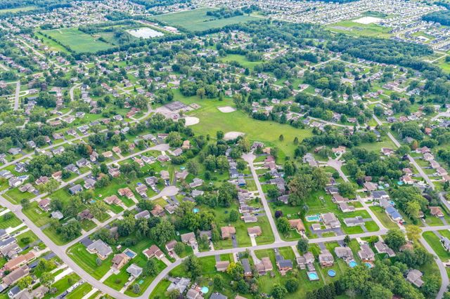 3869 Kingsway Drive, Crown Point, IN 46307
