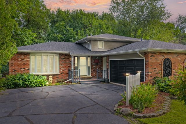 3869 Kingsway Drive, Crown Point, IN 46307