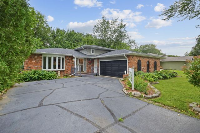 3869 Kingsway Drive, Crown Point, IN 46307