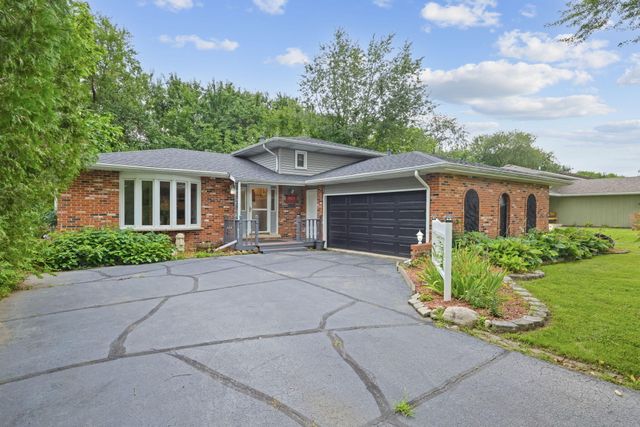 3869 Kingsway Drive, Crown Point, IN 46307