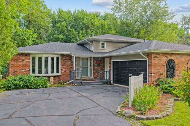 3869 Kingsway Drive, Crown Point, IN 46307