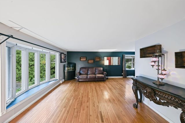 3869 Kingsway Drive, Crown Point, IN 46307