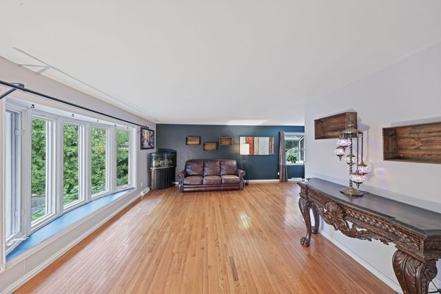 3869 Kingsway Drive, Crown Point, IN 46307