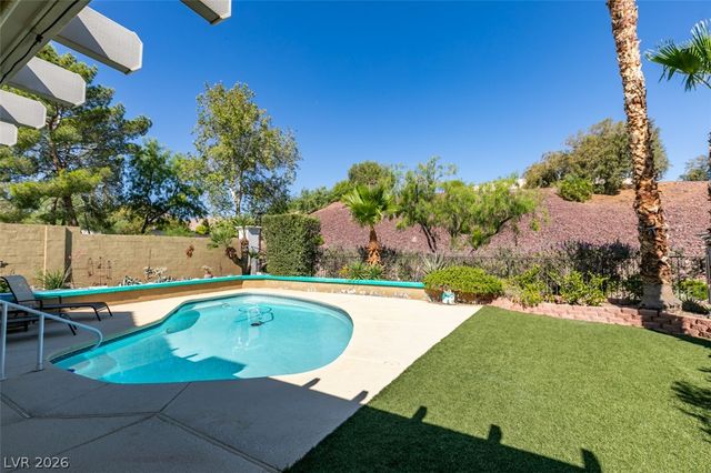 2072 Smoketree Village Circle, Henderson, NV 89012