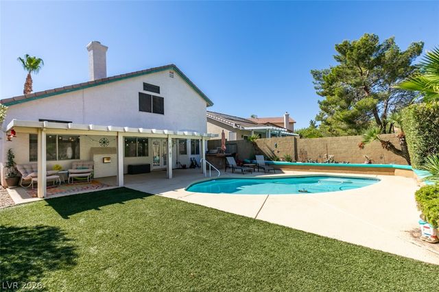 2072 Smoketree Village Circle, Henderson, NV 89012