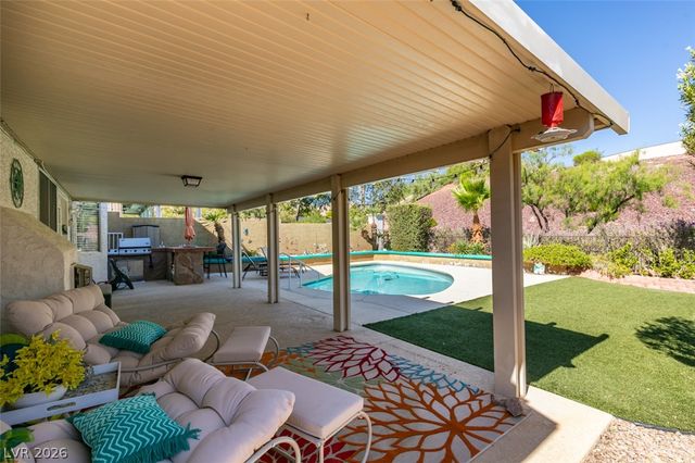 2072 Smoketree Village Circle, Henderson, NV 89012