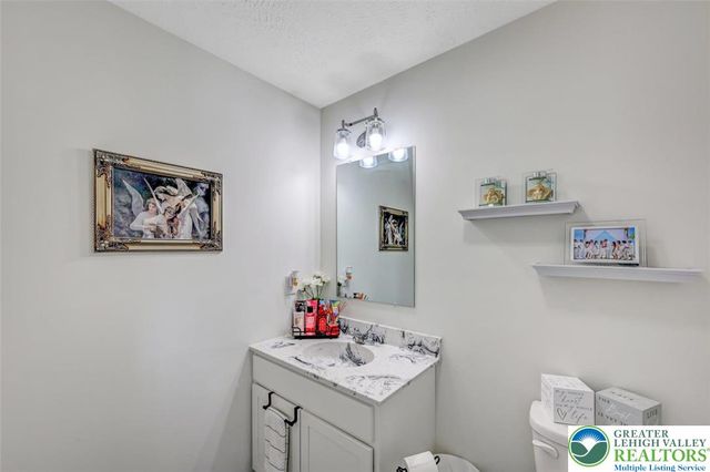 235 Jackie Court, Price Twp, PA 18302