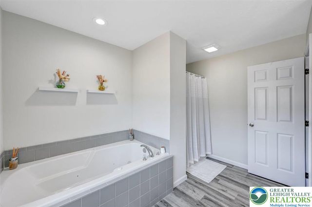 235 Jackie Court, Price Twp, PA 18302