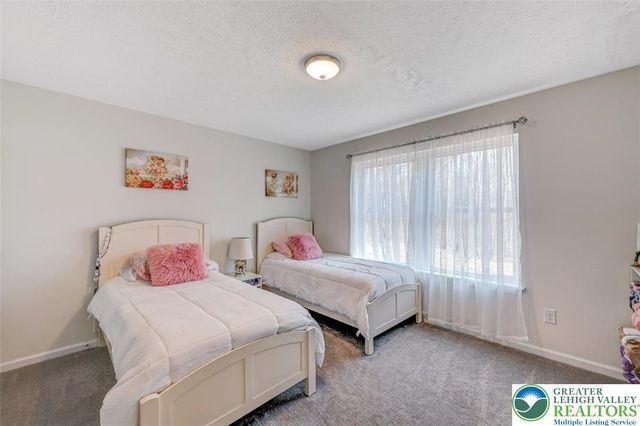 235 Jackie Court, Price Twp, PA 18302